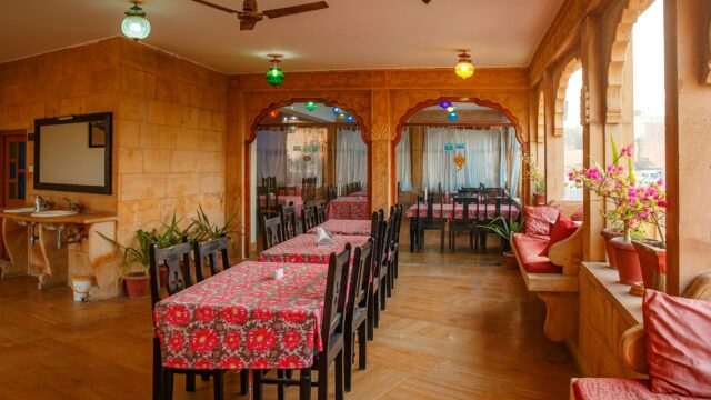 hotel-lal-garh-fort-and-palace-7DVAiyyT1NE-unsplash